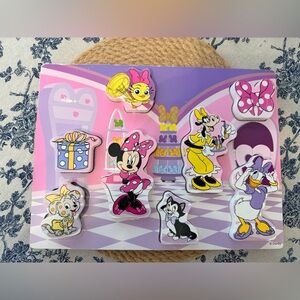 4/$25 • Melissa & Doug Disney Minnie’s Bowtique Wooden Puzzle